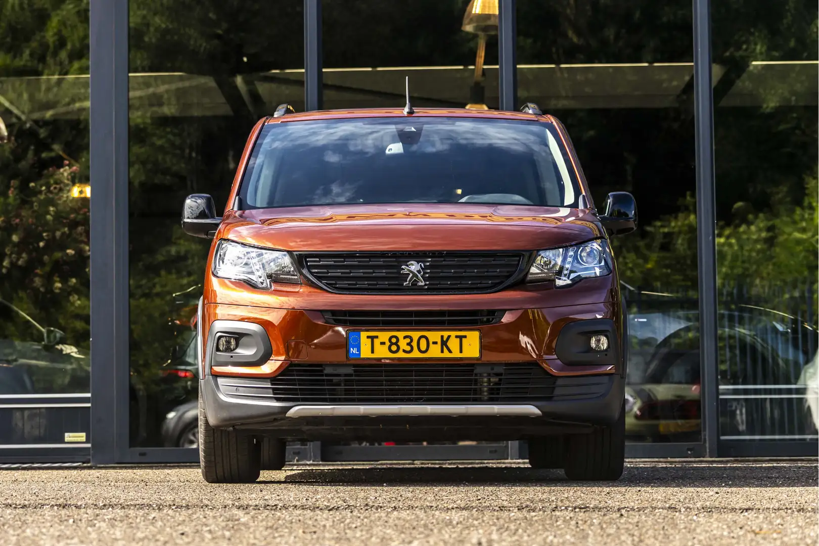 Peugeot e-Rifter EV GT 50 kWh Braun - 2