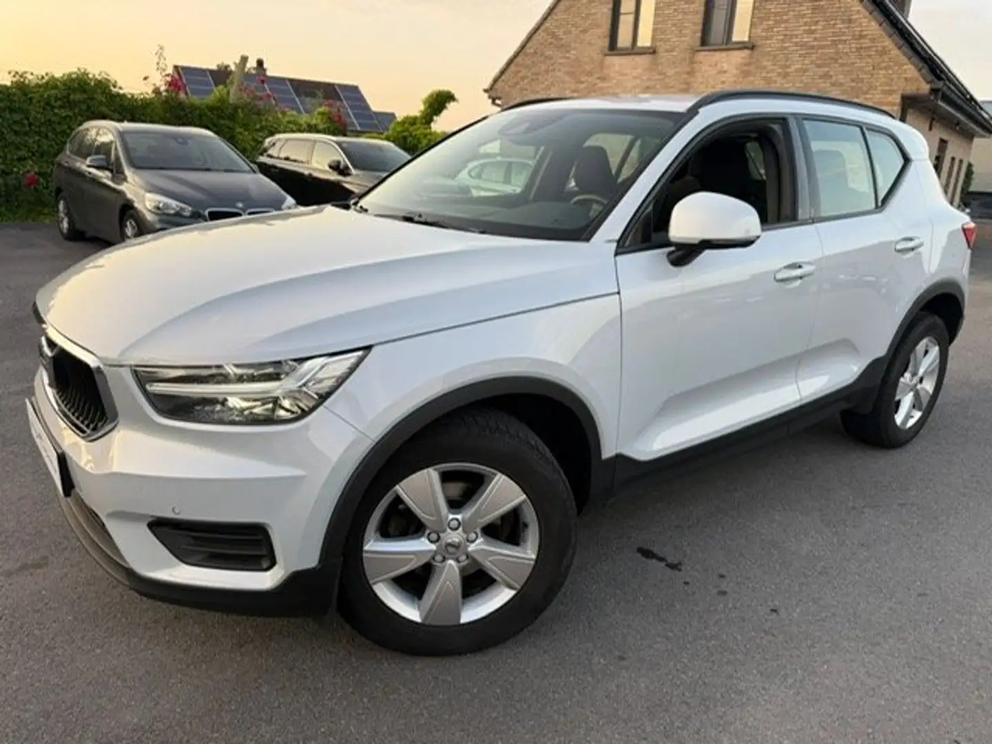 Volvo XC40 1.5 T2 BENZINE Wit - 1