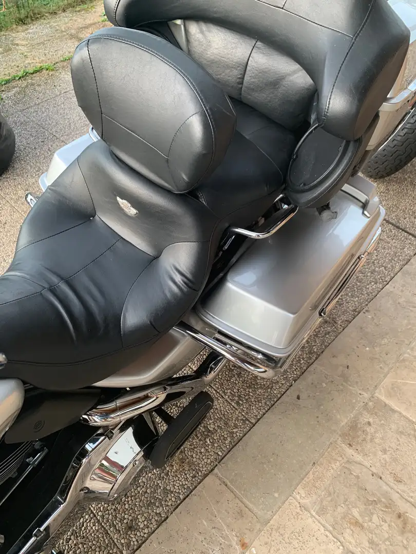 Harley-Davidson Electra Glide Ultra Classic, 100th Anniversary Edition FLHTCUI Grigio - 2