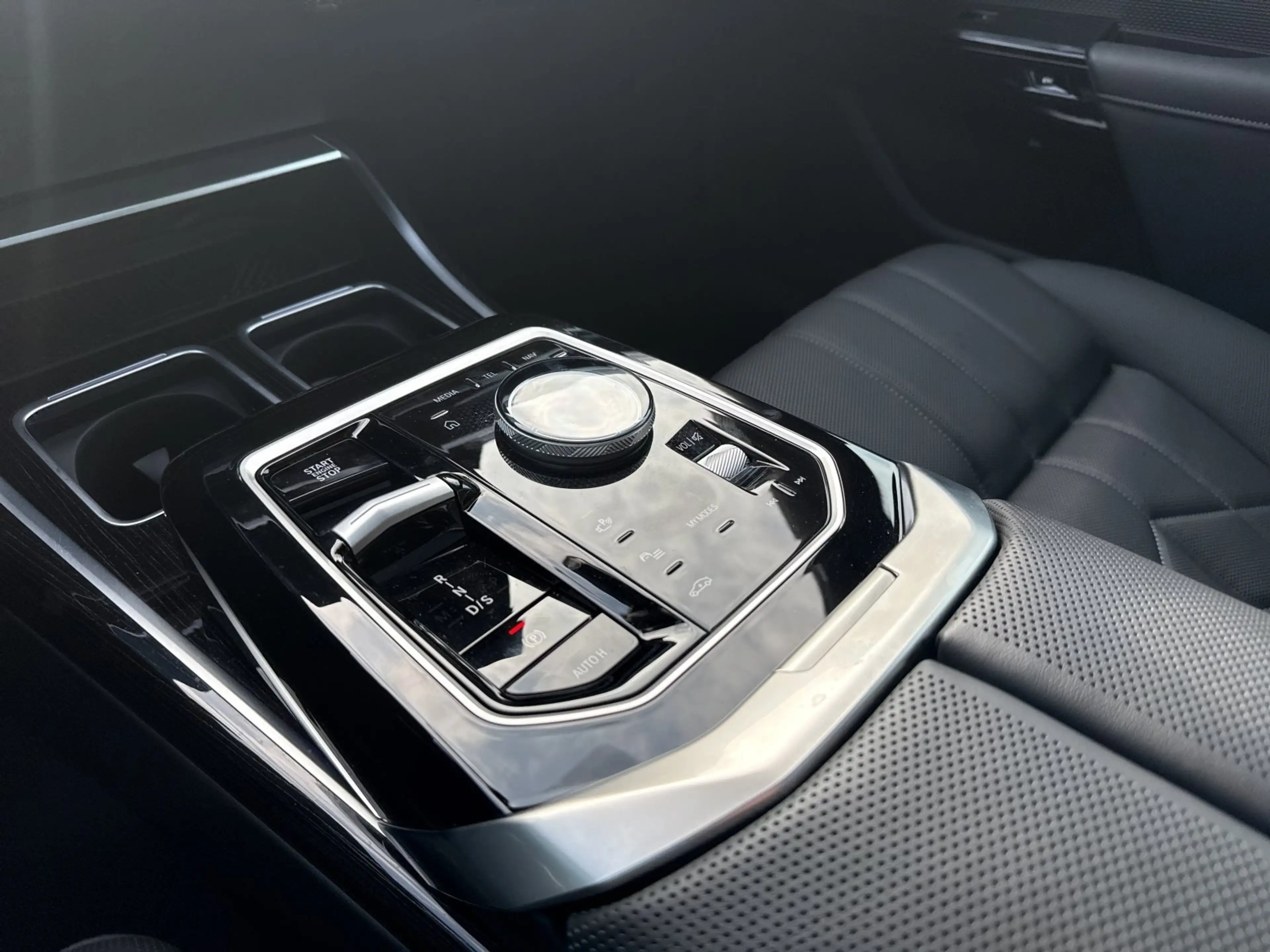 BMW 740 d xDrive M Sport Pro|Standhzg.|Autobahnass. — photo 12
