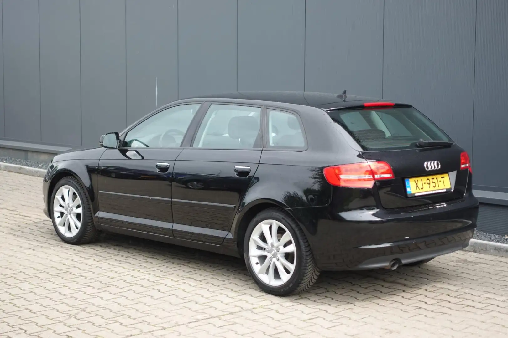 Audi A3 Sportback 2.0 TDI Ambition Pro Line S Zwart - 2