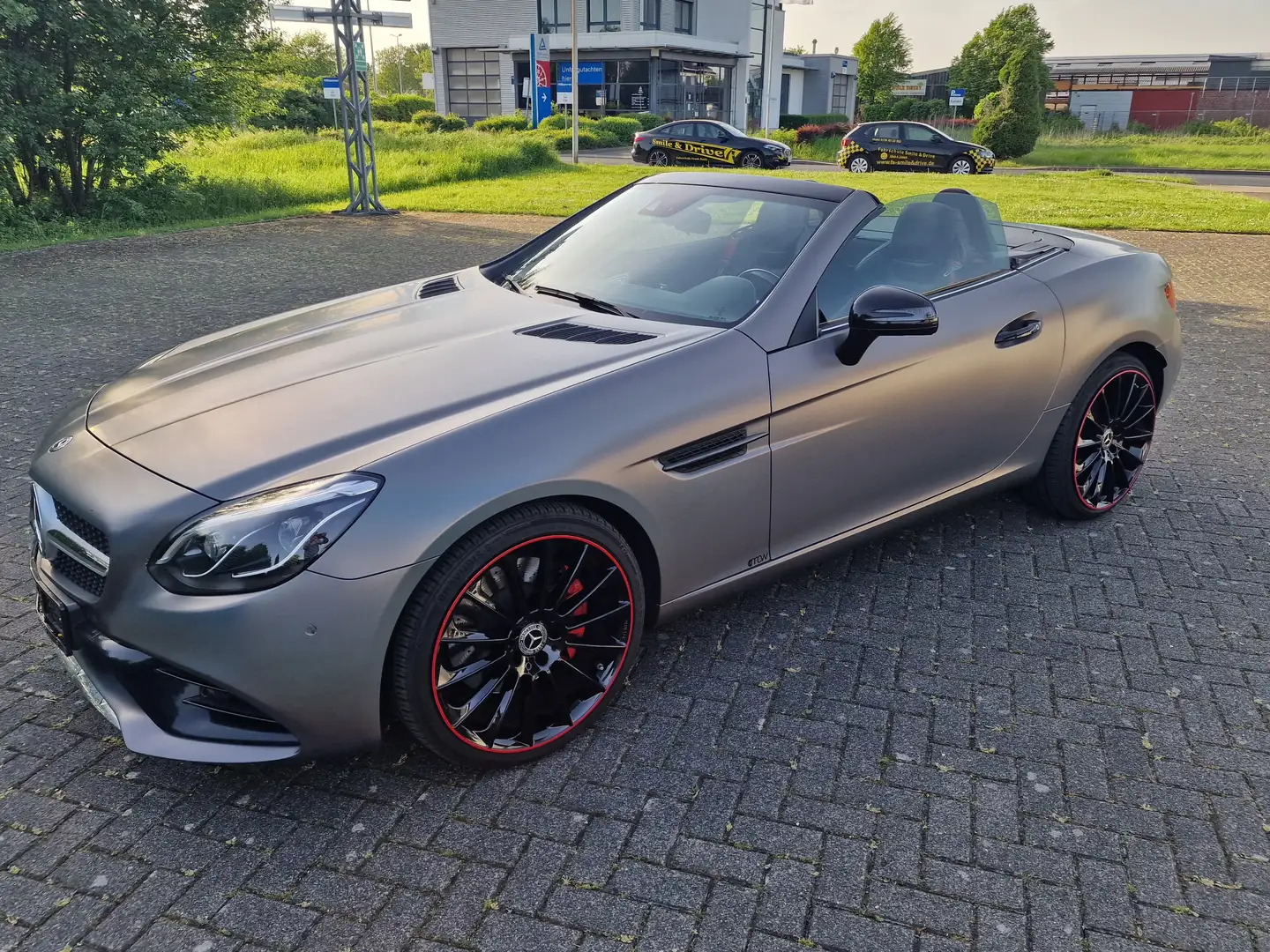 Mercedes-Benz SLC 180 SLC 180 9G-TRONIC RedArt Edition Grau - 1