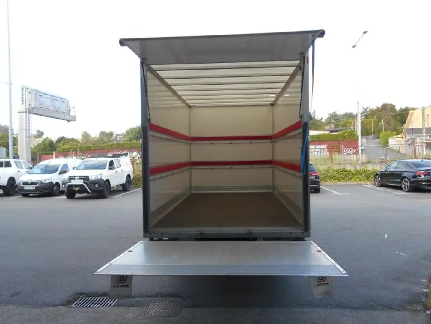 Nissan Interstar NISSAN 165 CV CAJA PAQUETERA CON RAMPA Blanco - 2