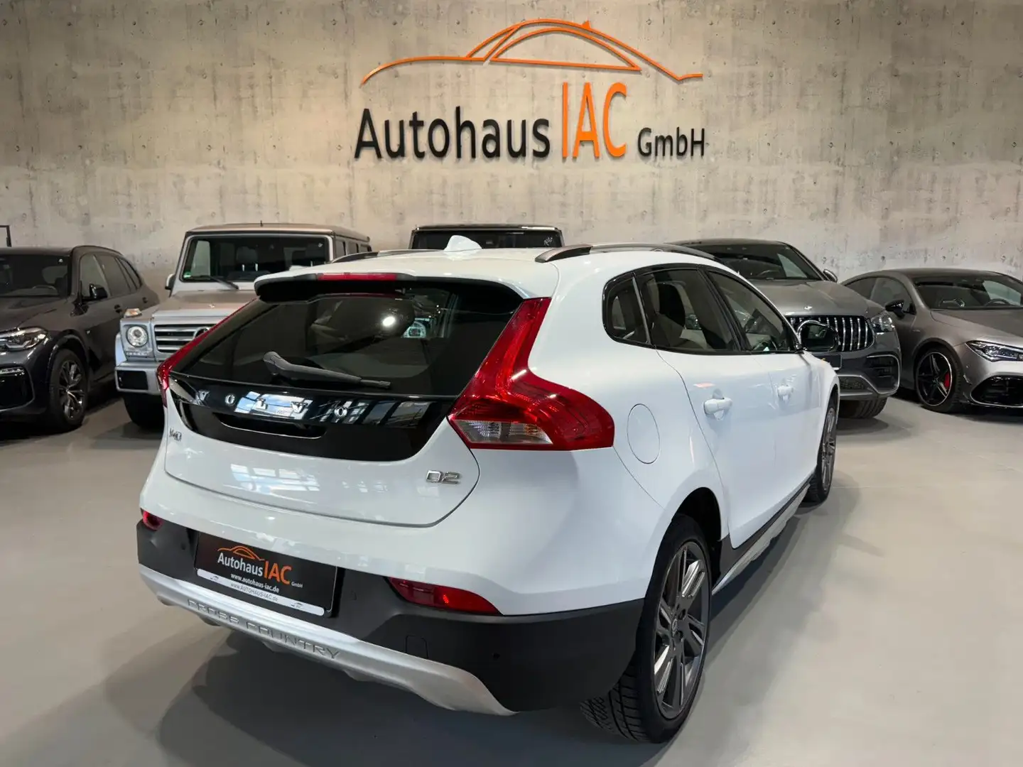 Volvo V40 Cross Country Momentum/SHZ/NAVI/LED/PARKPILO Bianco - 2