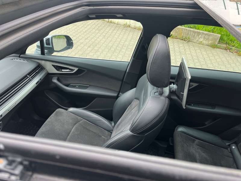 Audi Q7 3.0 TDI quattro S line Sport / Plus — photo 17
