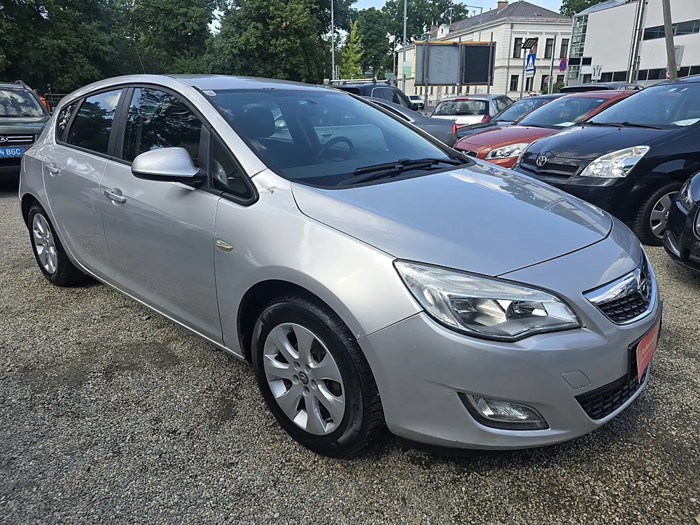 Opel Astra 1,6 Ecotec Sport Silber - 2