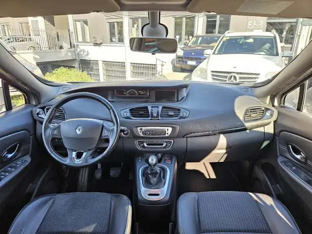 Renault Scenic view 5