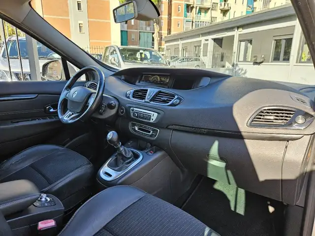 Renault Scenic view 6