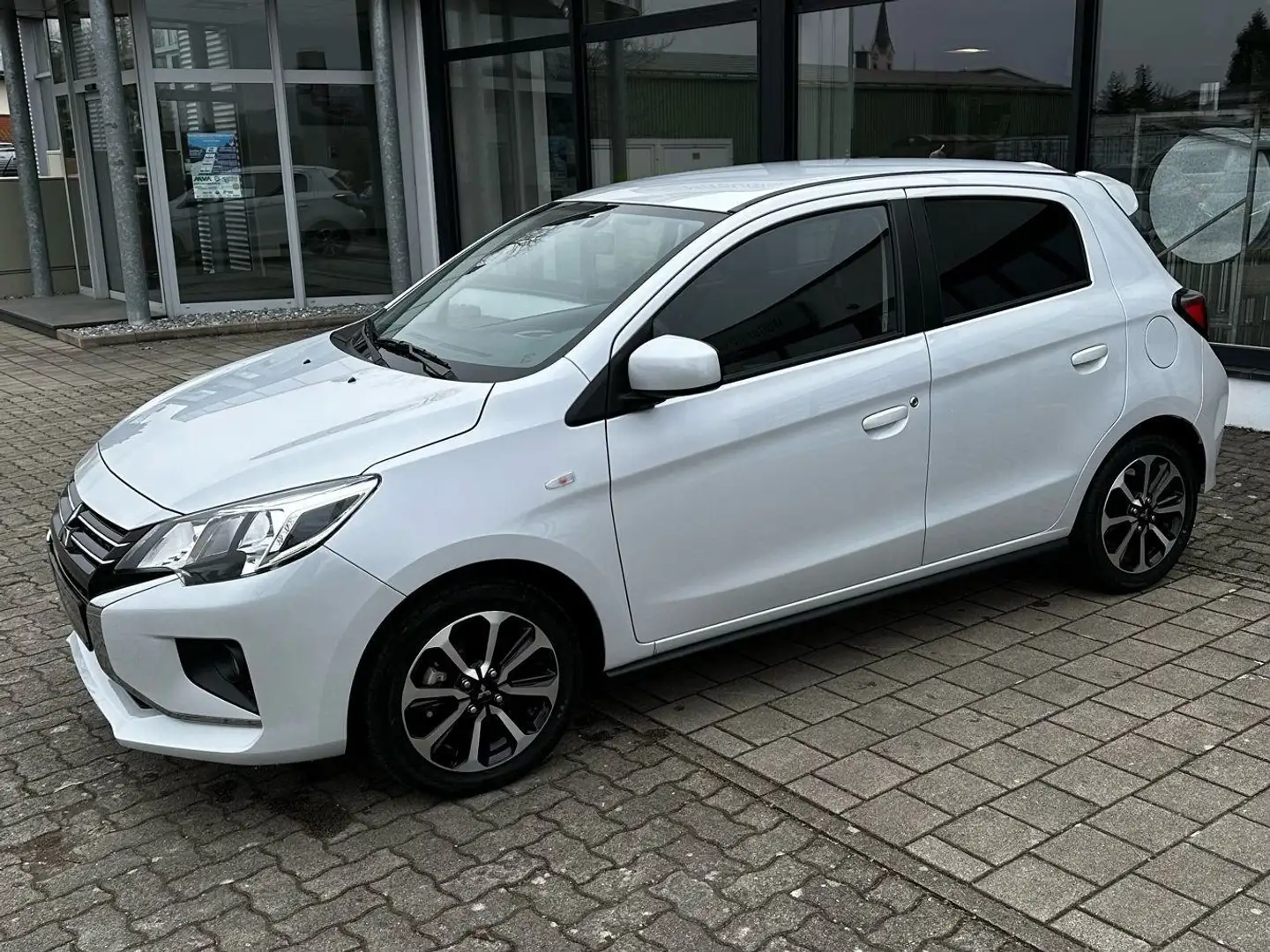 Mitsubishi Space Star 1.2 Select + 5-Gang -5 Jahre Garantie- Weiß - 1