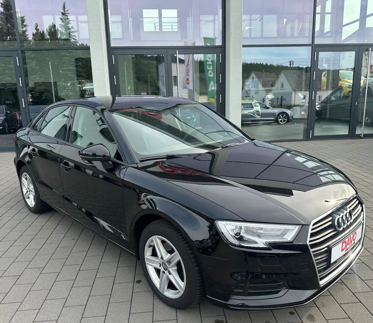 Audi A3 Limousine 30 TFSI/Navi MMI/Xenon/PDC Schwarz - 2