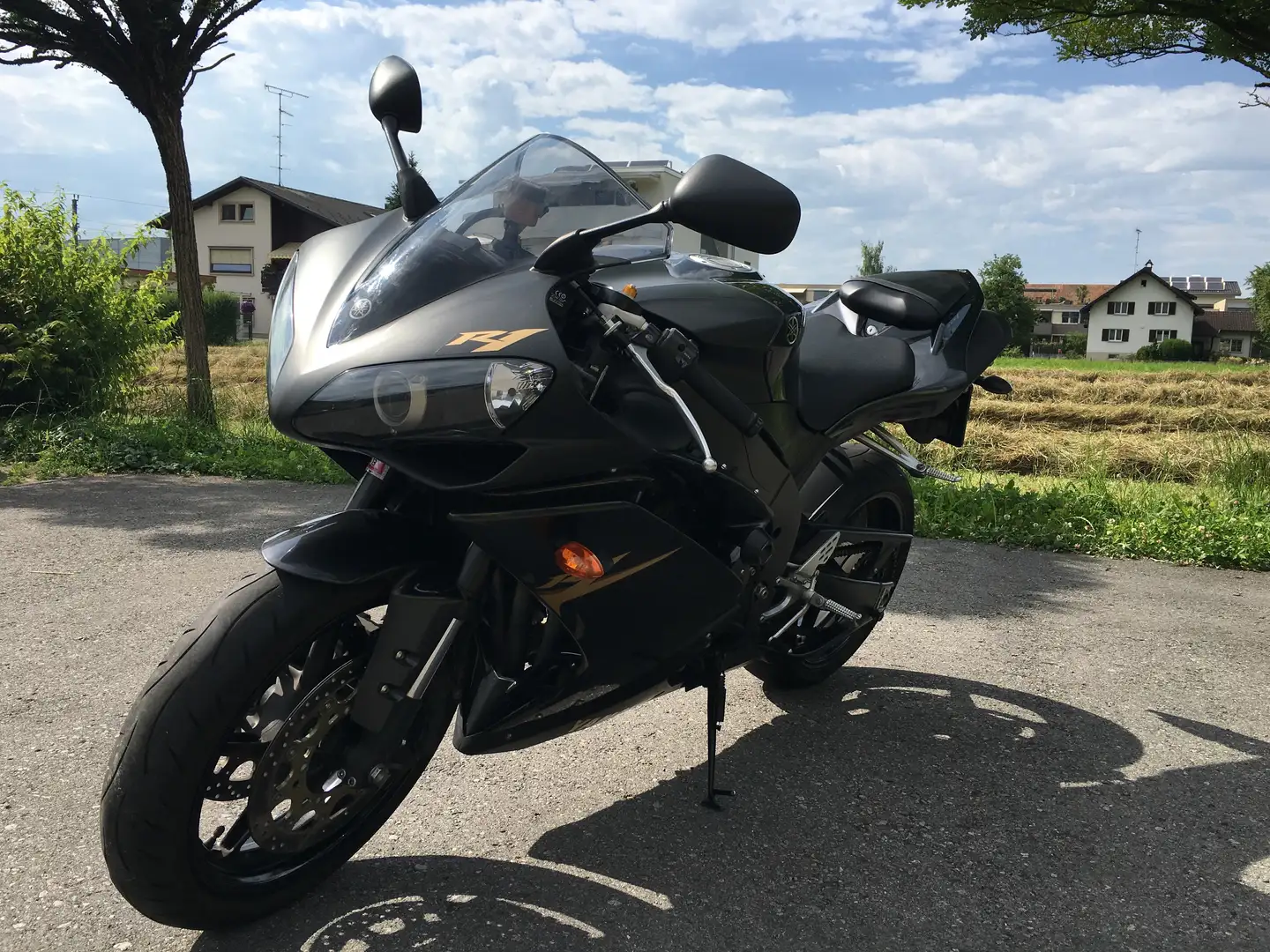 Yamaha YZF-R1 Negro - 2