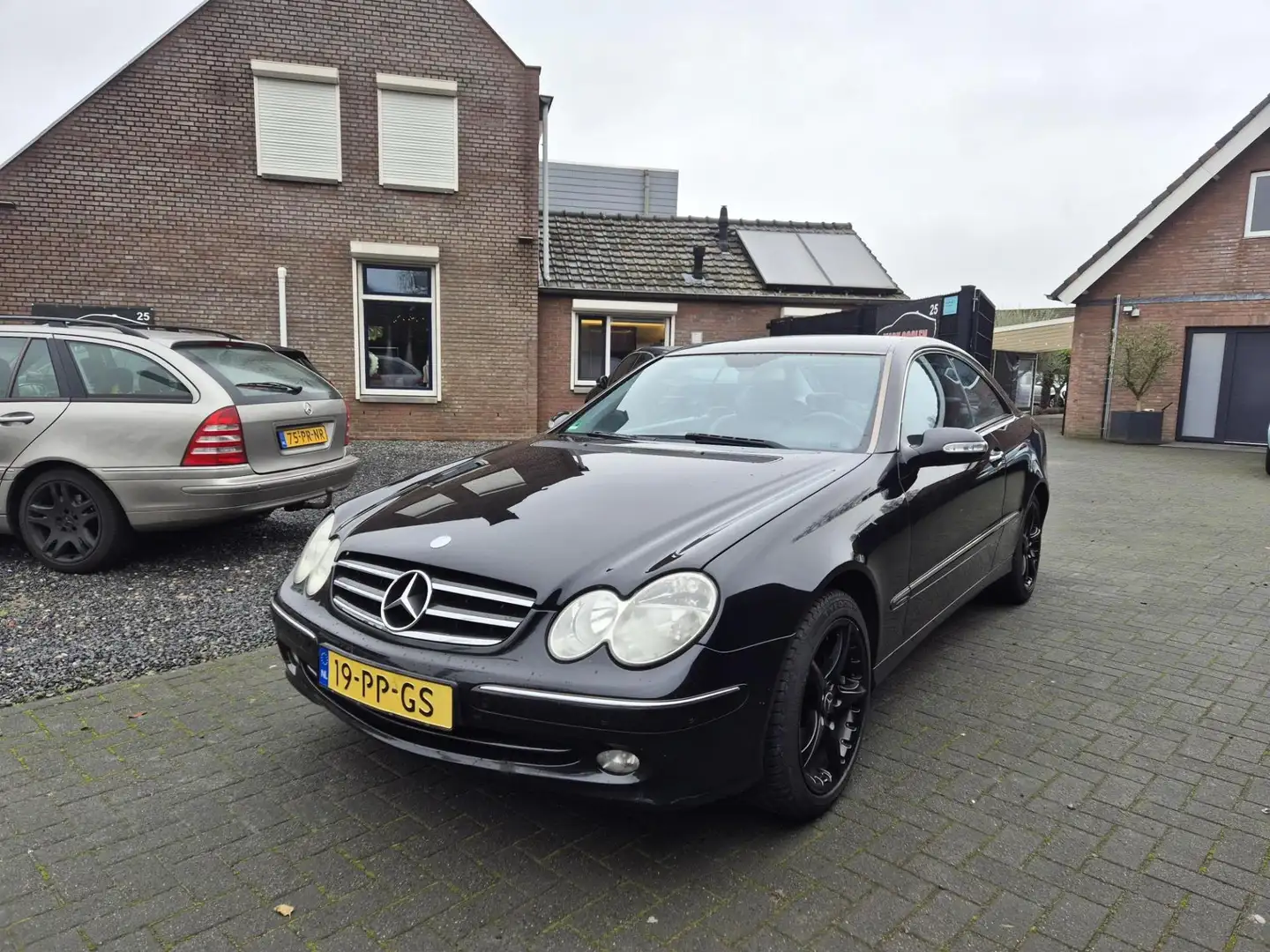 Mercedes-Benz CLK 200 Coupé K. Avantgarde Automaat Zwart - 2
