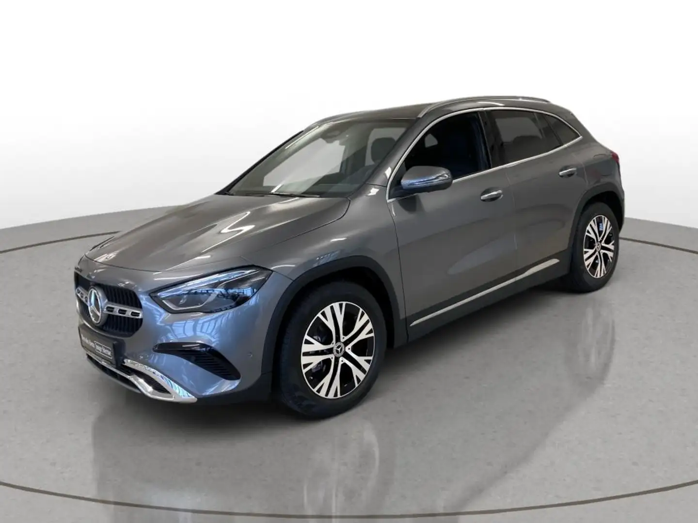 Mercedes-Benz GLA 180 Progressive Line+AHK+DISTRONIC+KEYLESS Grau - 2