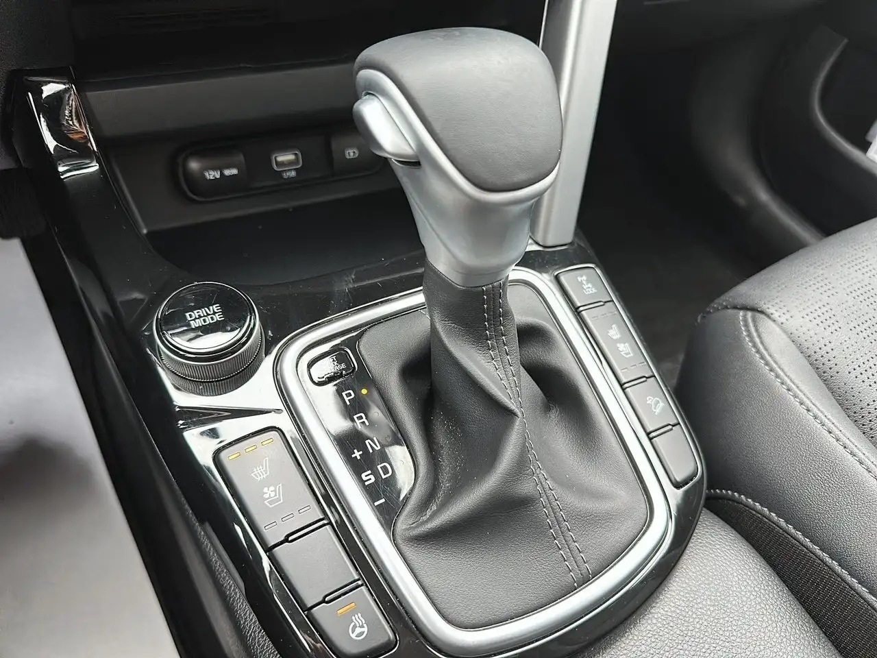 Kia Seltos снимка Kia Seltos