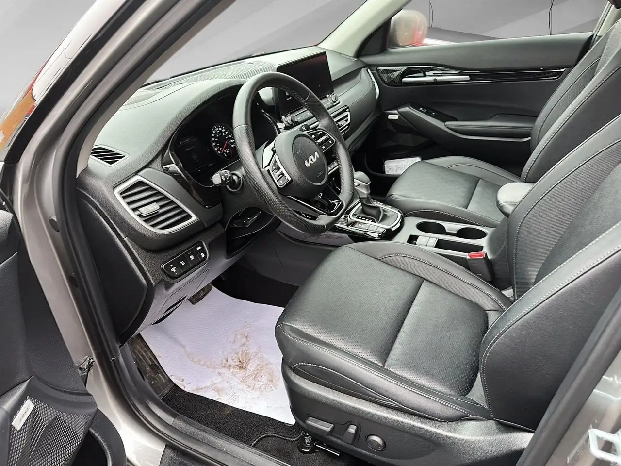 Kia Seltos снимка Kia Seltos