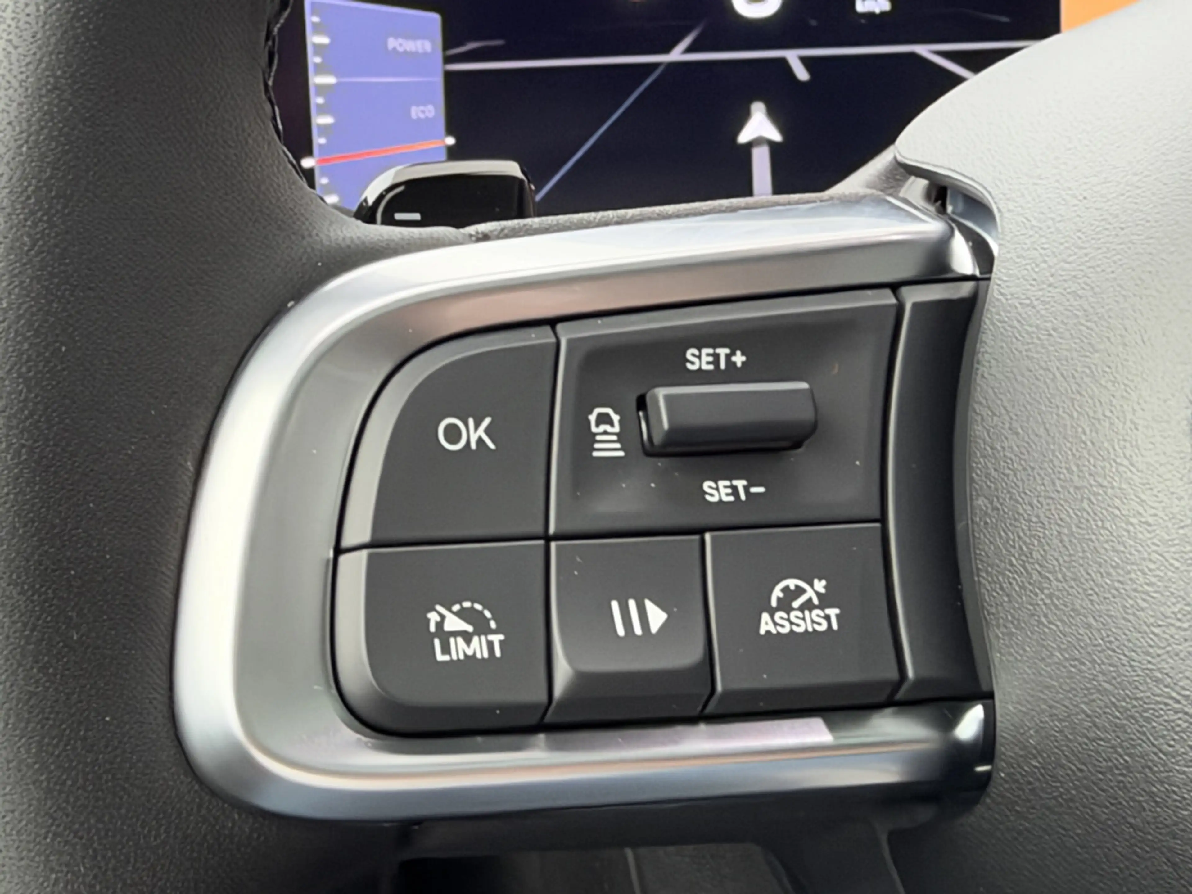 Jeep Avenger Jeep Avenger 1.2 e-Hybrid Summit | Facelift | Pano — photo 9