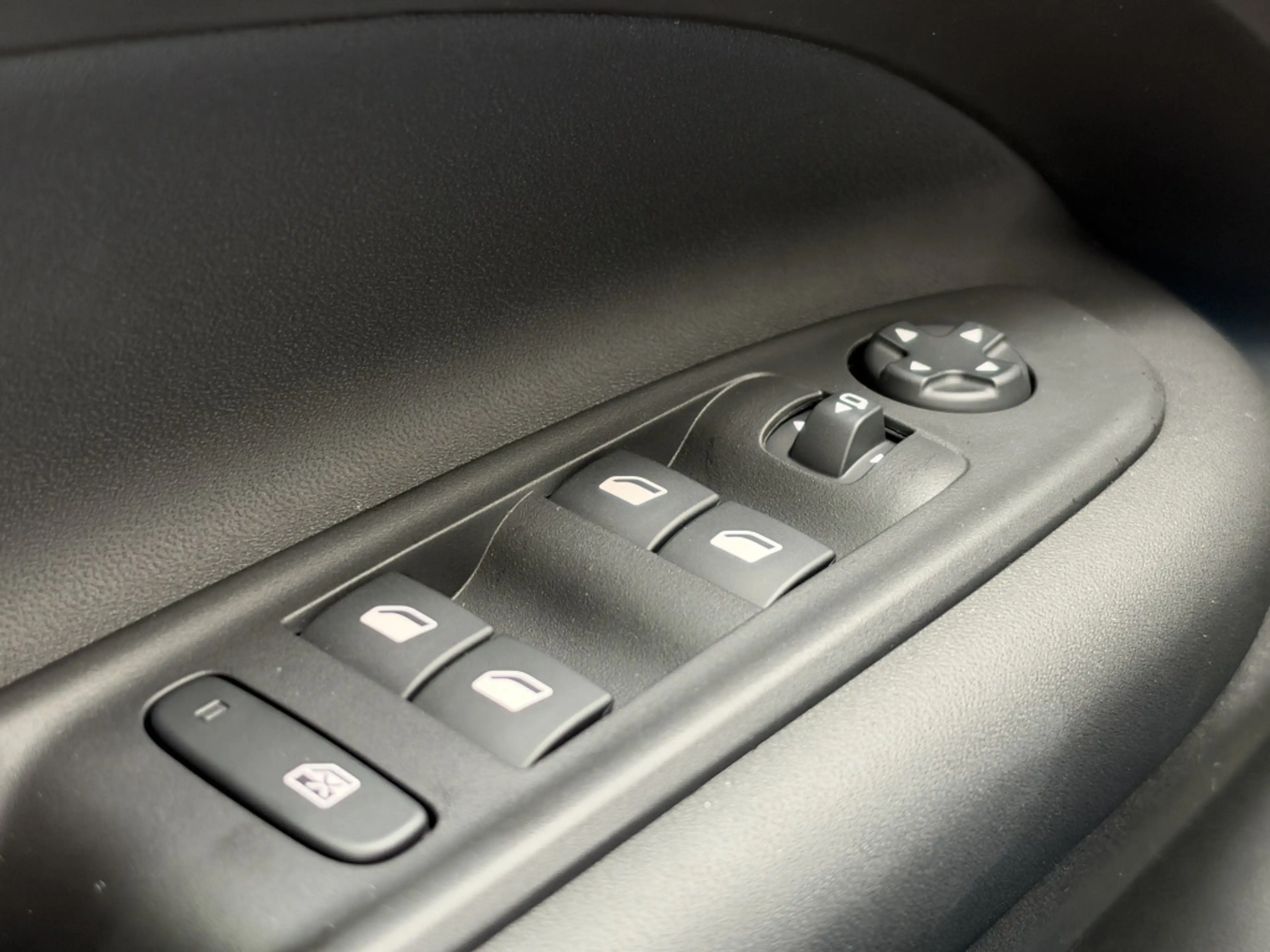 Jeep Avenger Jeep Avenger 1.2 e-Hybrid Summit | Facelift | Pano — photo 11