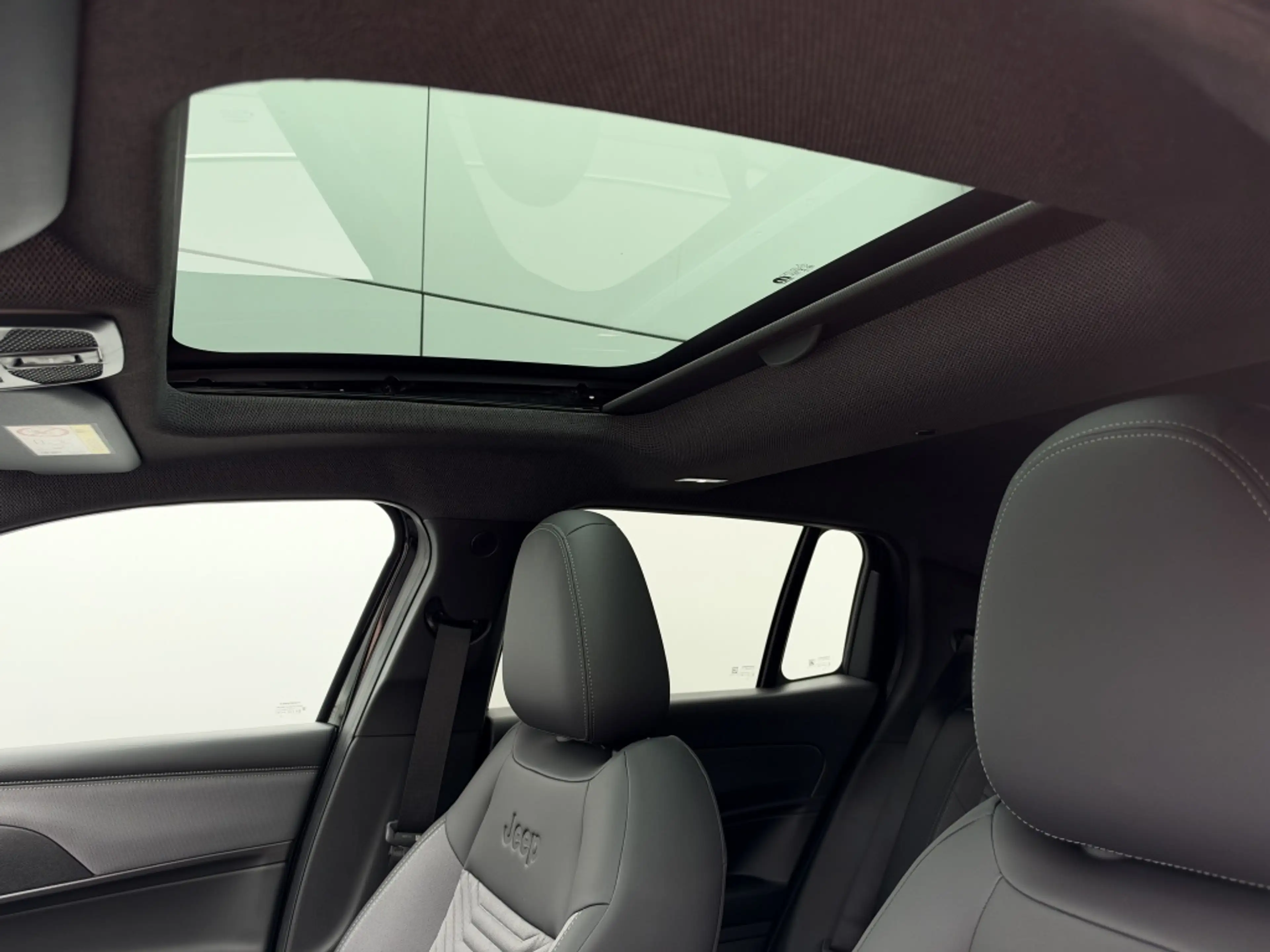 Jeep Avenger Jeep Avenger 1.2 e-Hybrid Summit | Facelift | Pano — photo 4