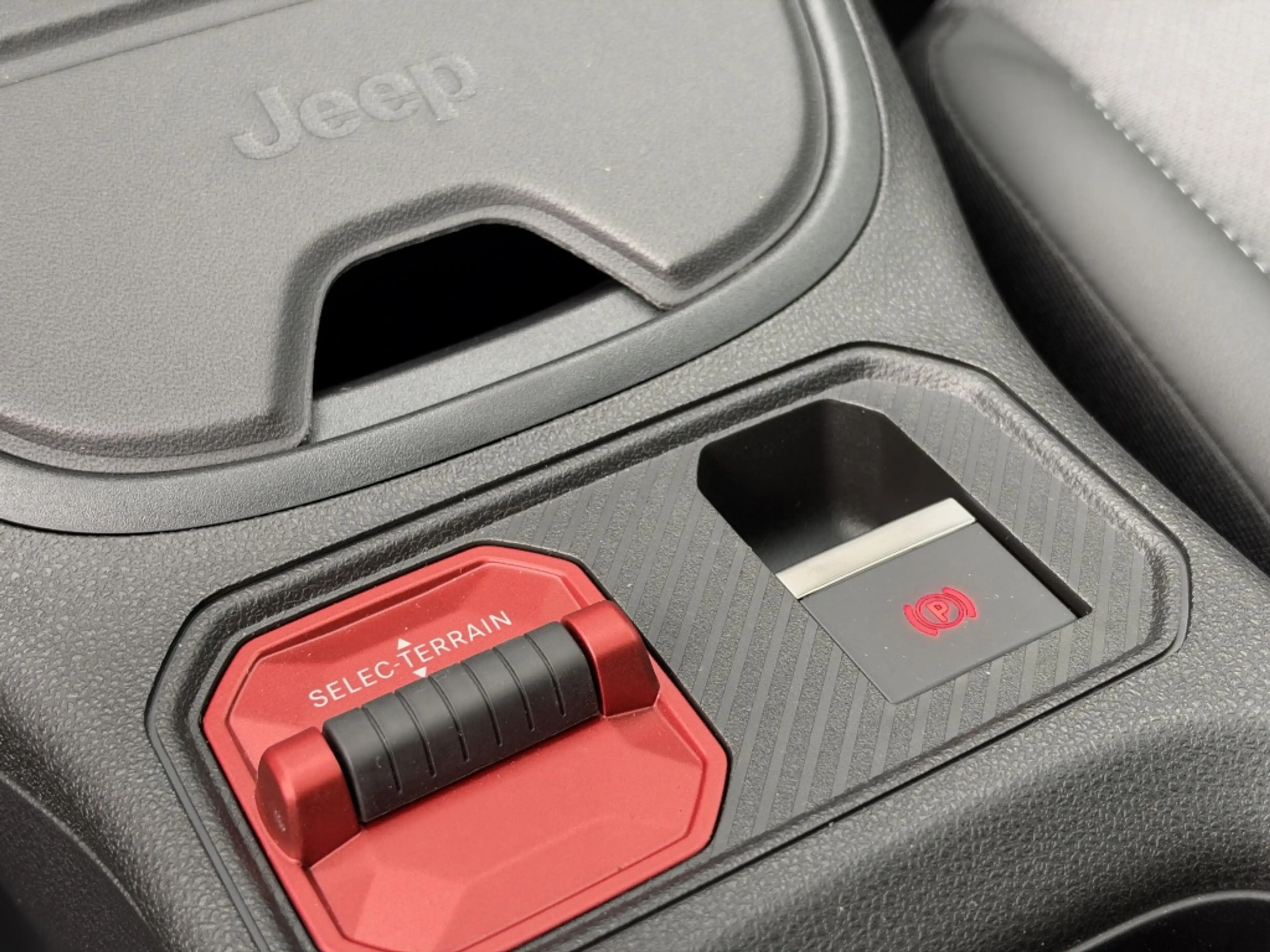 Jeep Avenger Jeep Avenger 1.2 e-Hybrid Summit | Facelift | Pano — photo 8