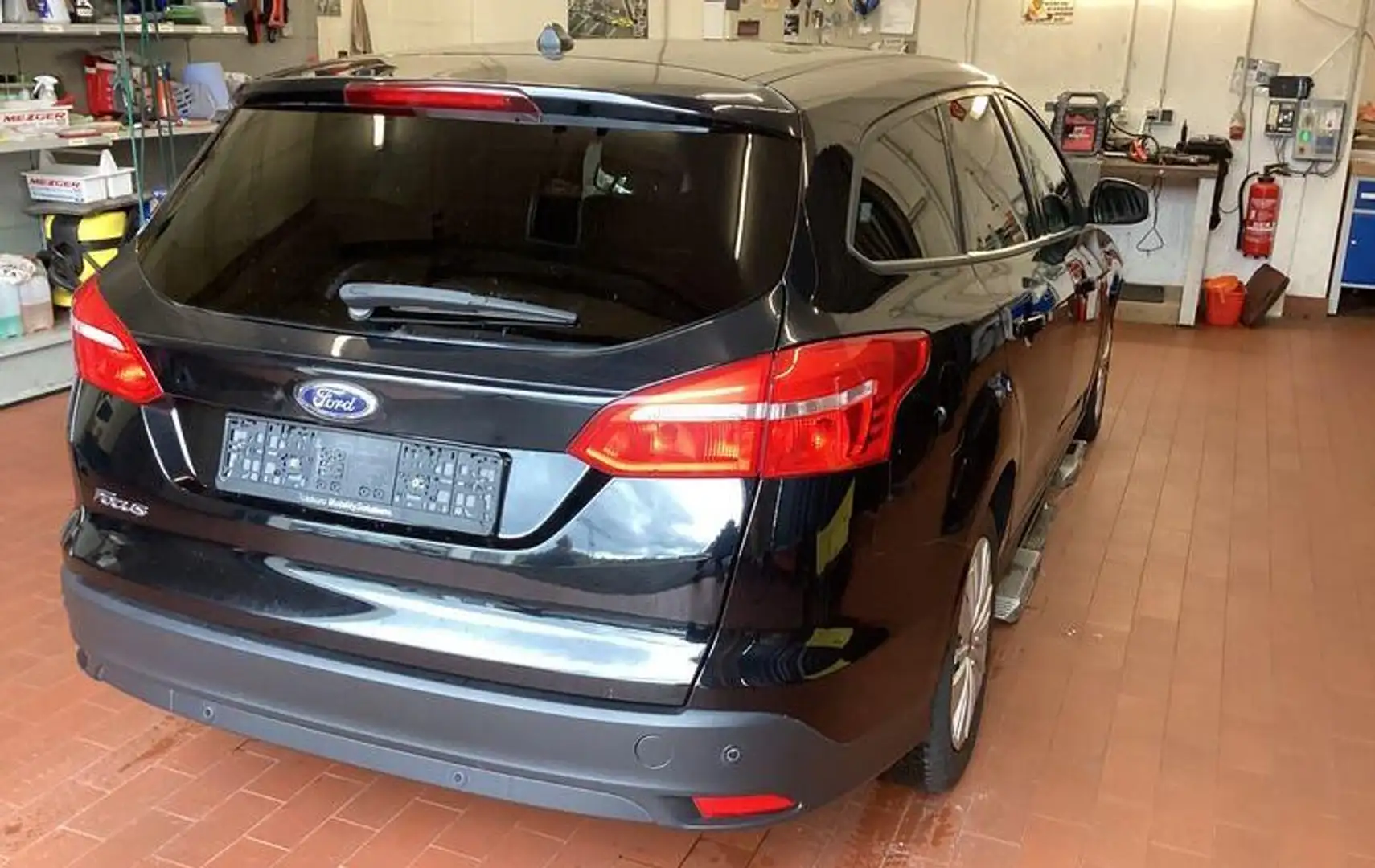 Ford Focus Turnier 1.5 TDCi Business 1. Hand Navi Klima PDC Negro - 2