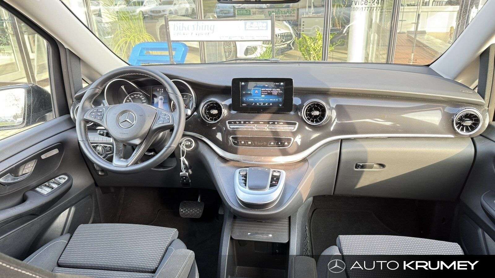 Mercedes-Benz V 220