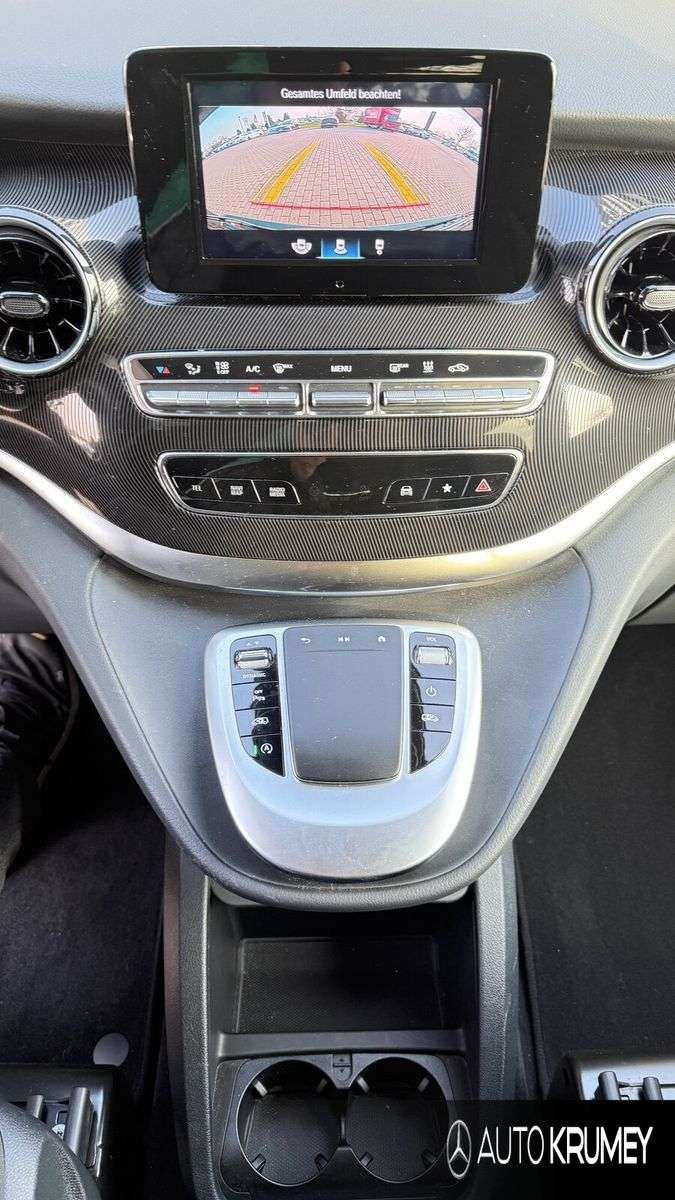 Mercedes-Benz V 220