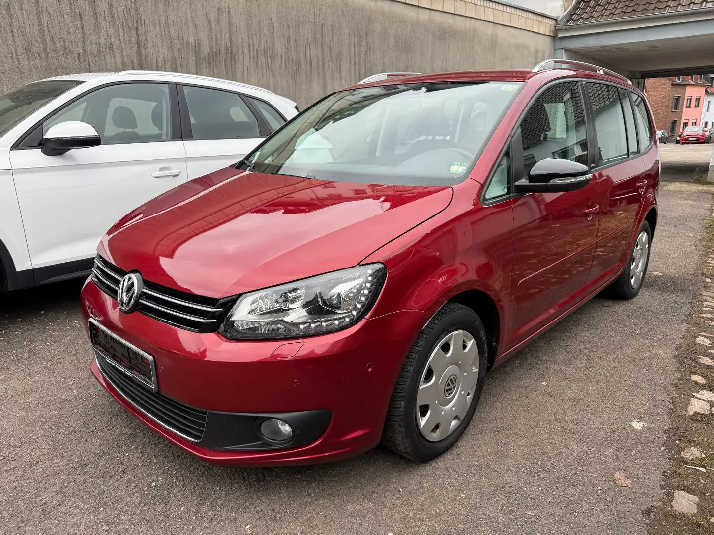 Volkswagen Touran 2.0 TDI Style *Automatik/Navi/7-Sitze* Rouge - 1