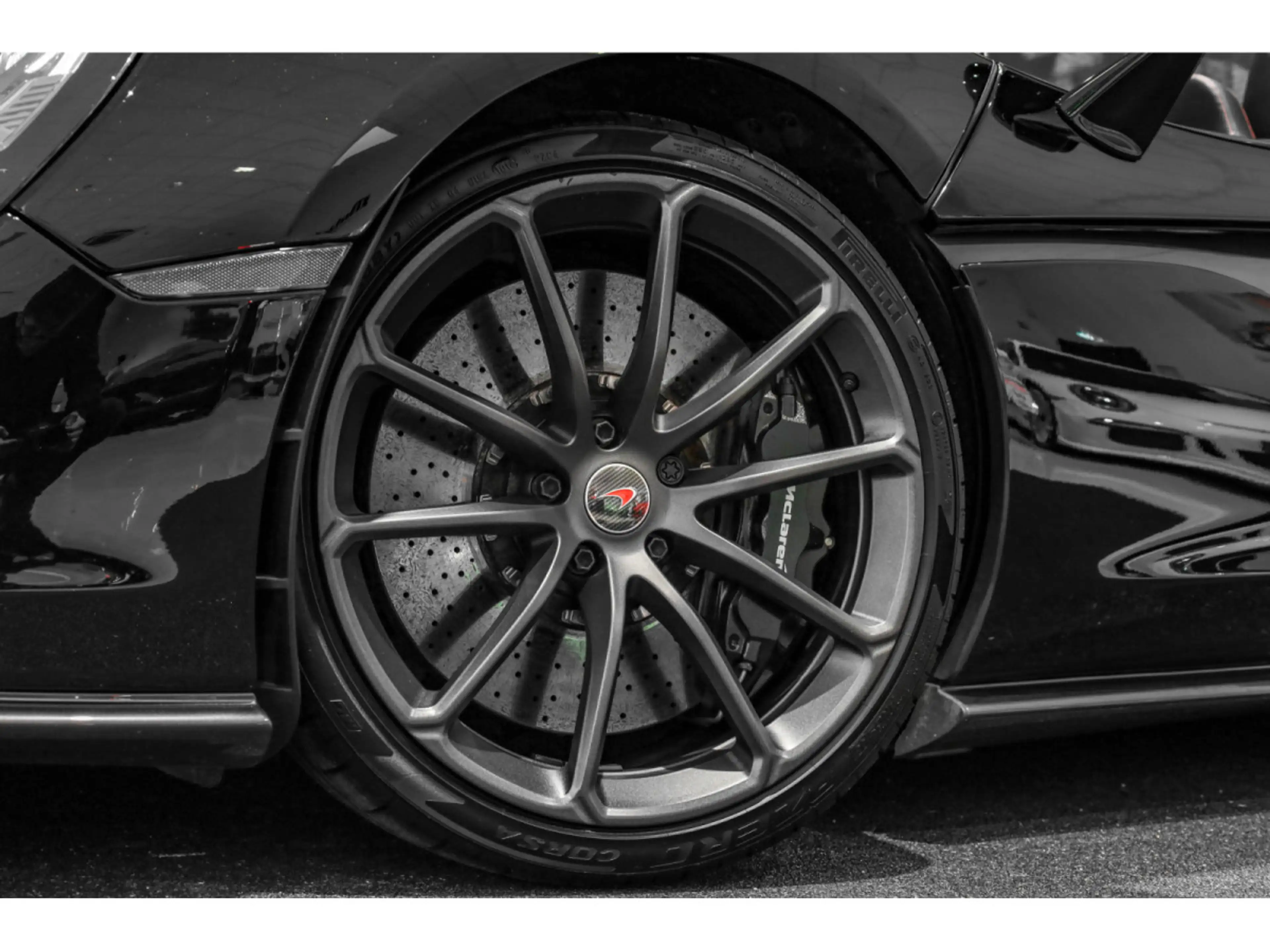 McLaren 570S Spider 3.8 V8 - FIRE BLACK — photo 8