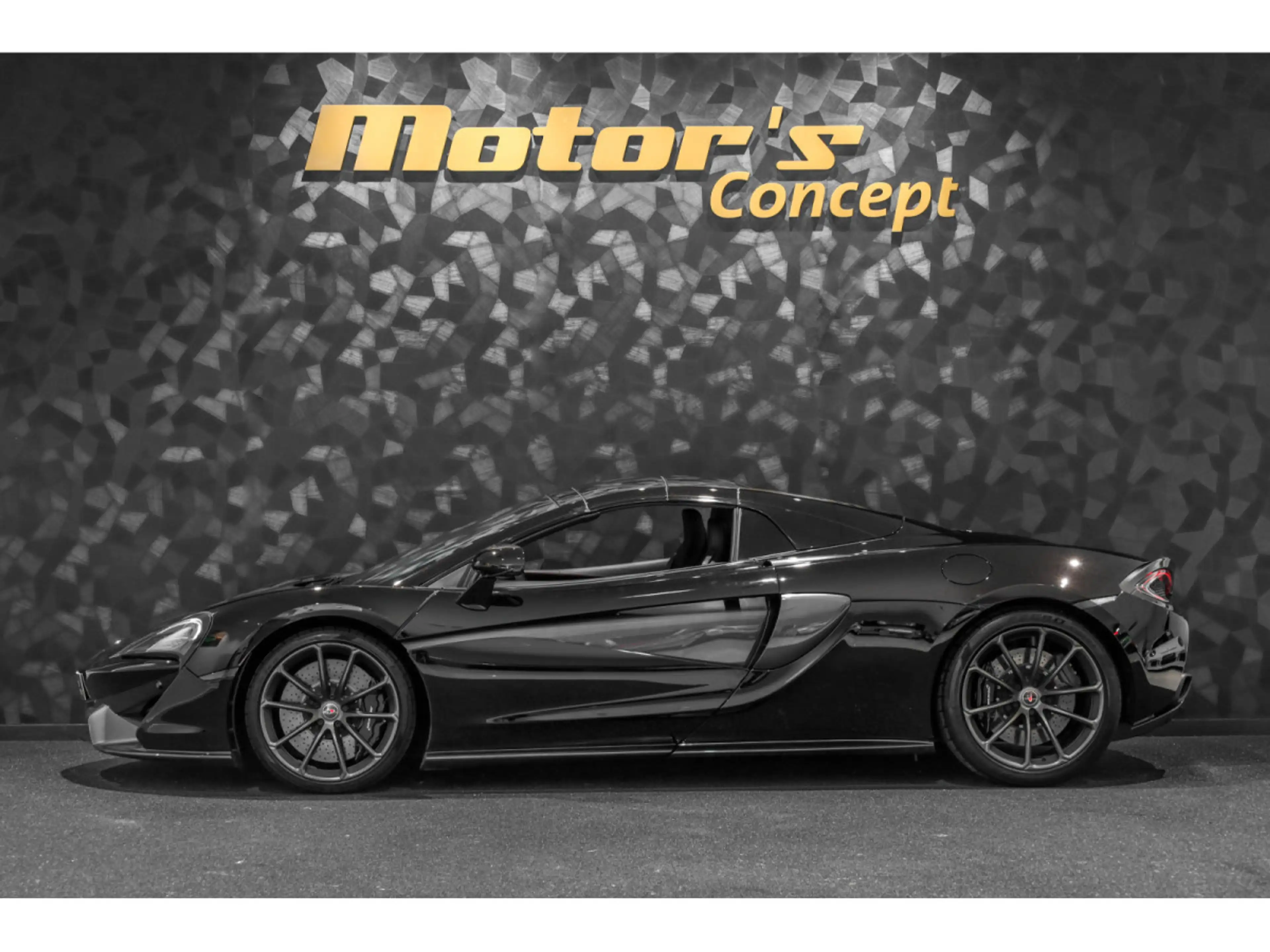 McLaren 570S Spider 3.8 V8 - FIRE BLACK — photo 2