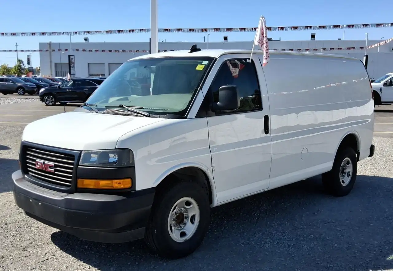 GMC Savana снимка GMC Savana