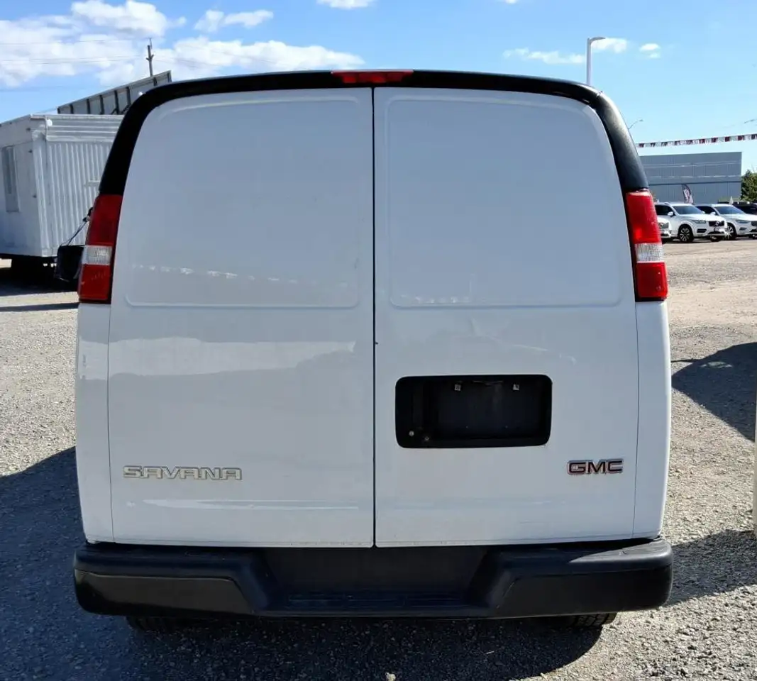 GMC Savana снимка GMC Savana