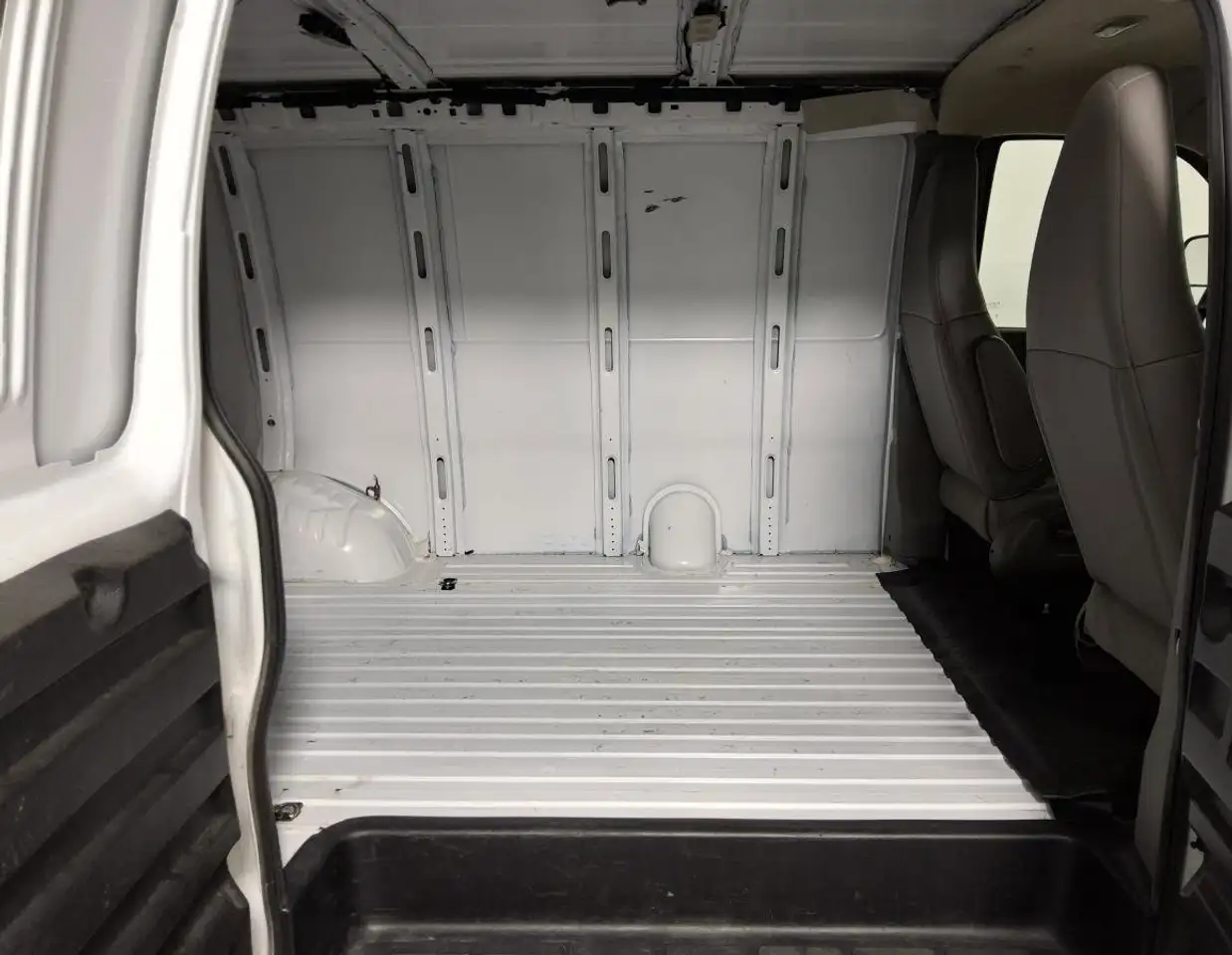 GMC Savana снимка GMC Savana