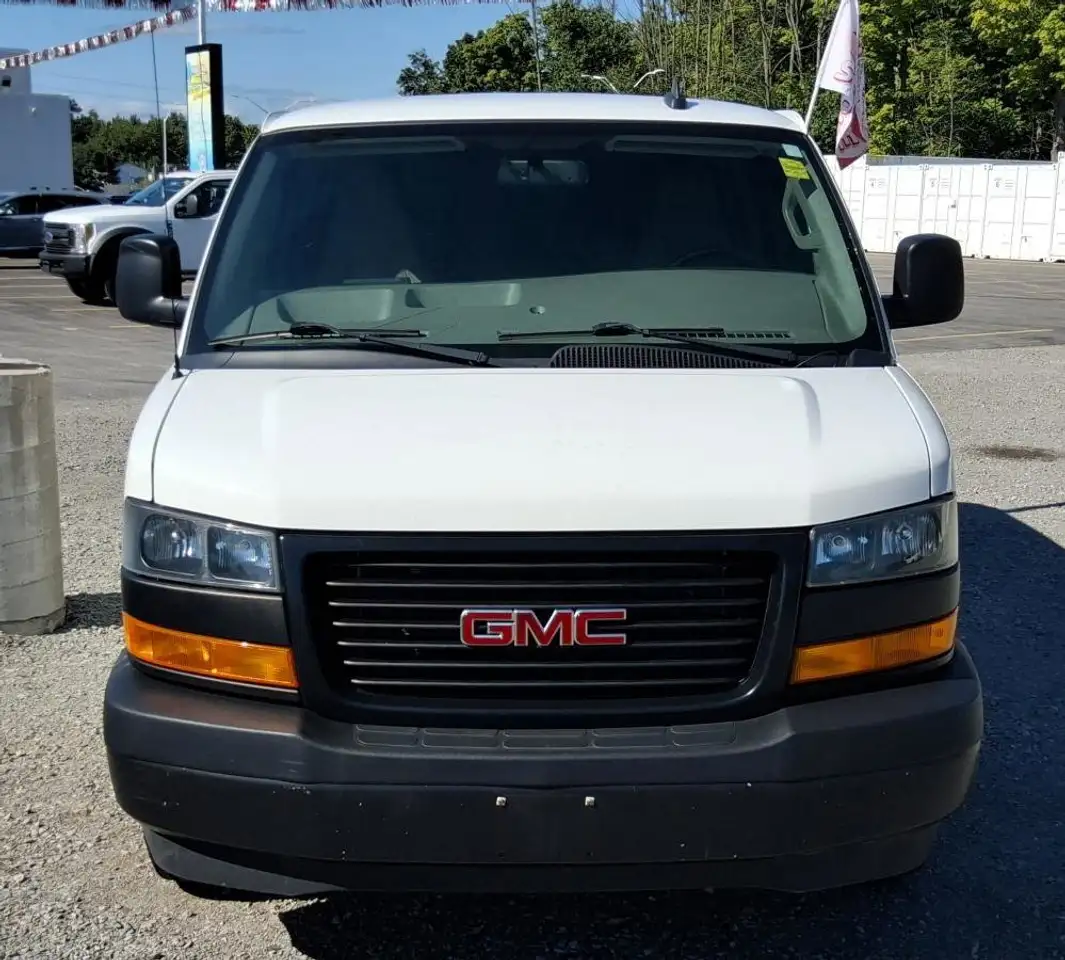 GMC Savana снимка GMC Savana