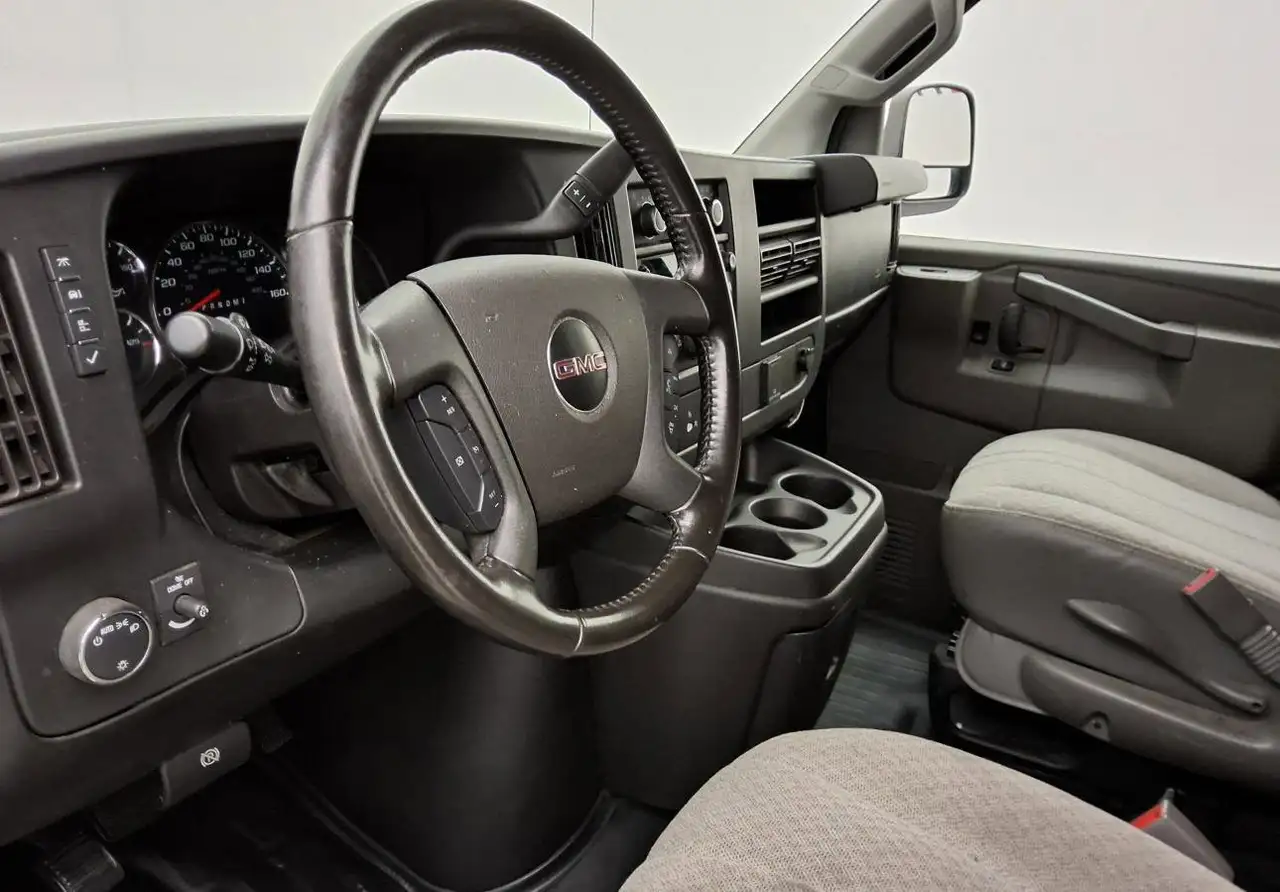 GMC Savana снимка GMC Savana