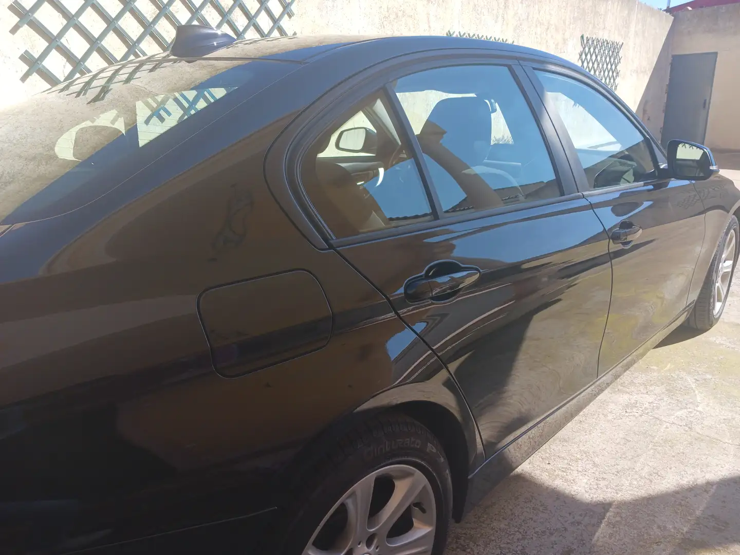 BMW 318 318dA Negro - 1