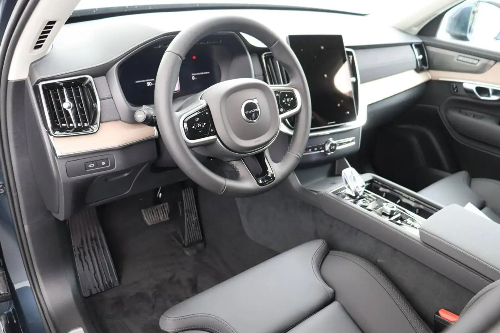 Volvo XC90 T8 Plug-in hybrid AWD autom. 7Posti Plus Bright Blau - 2