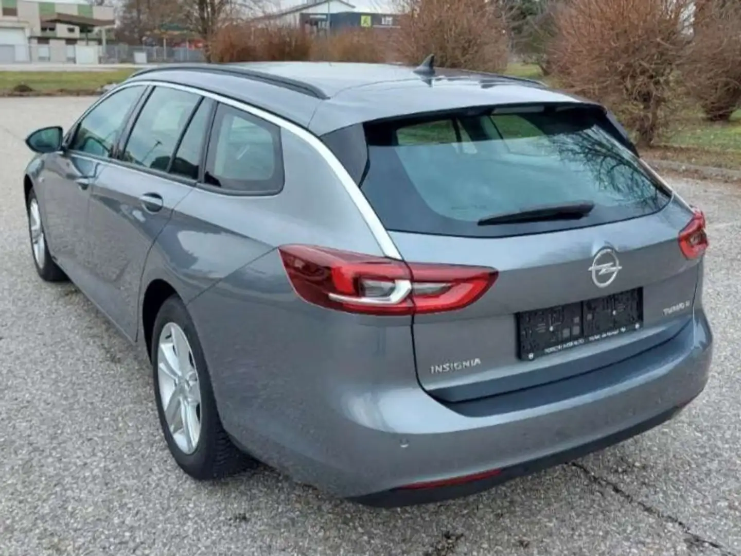 Opel Insignia Insignia ST 1,6 CDTI BlueInjection Edition St. Grau - 2