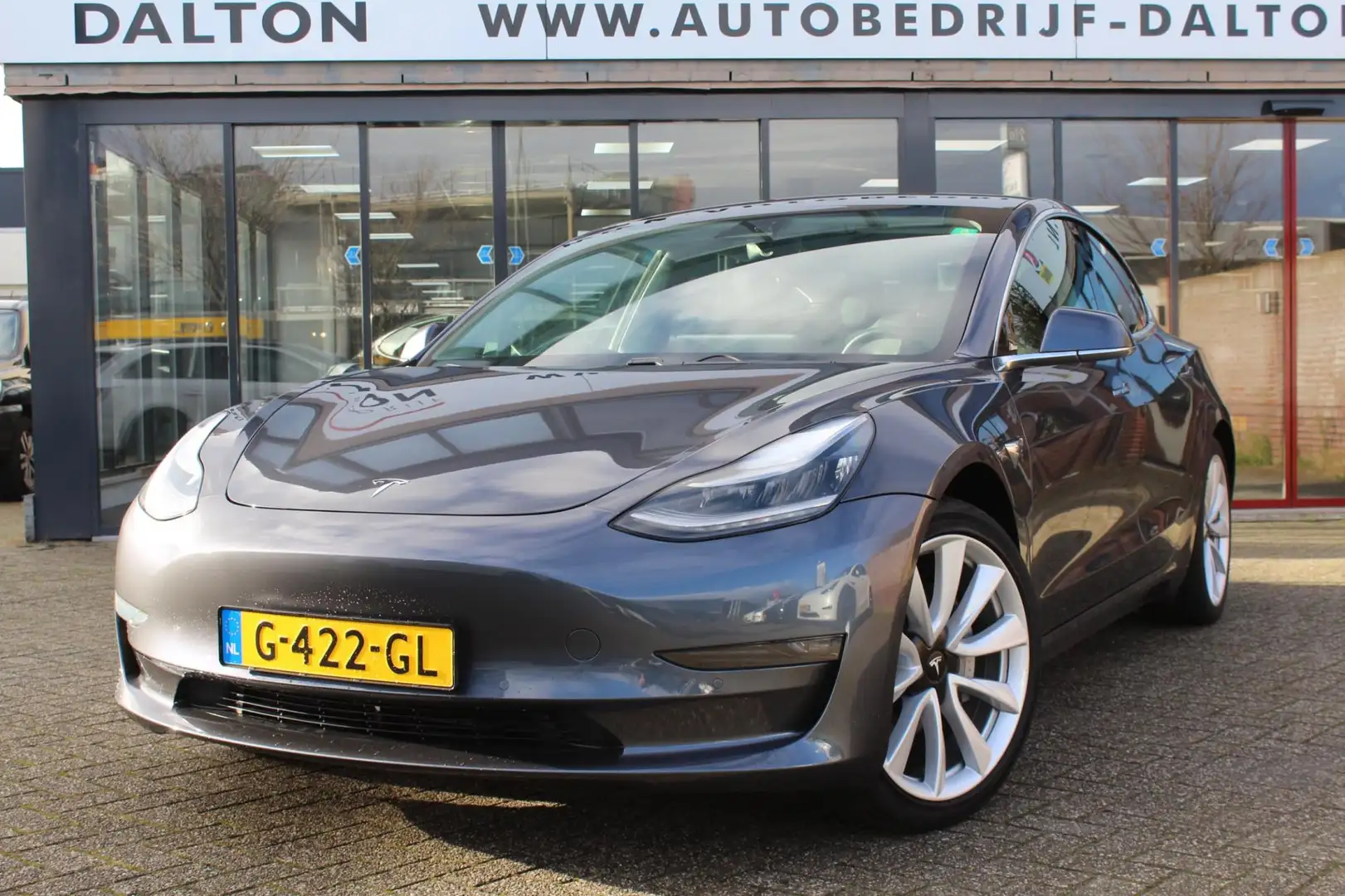 Tesla Model 3 Long Range AWD 75 kWh TREKHAAK / AUTOPILOT / 1e EI Grijs - 2