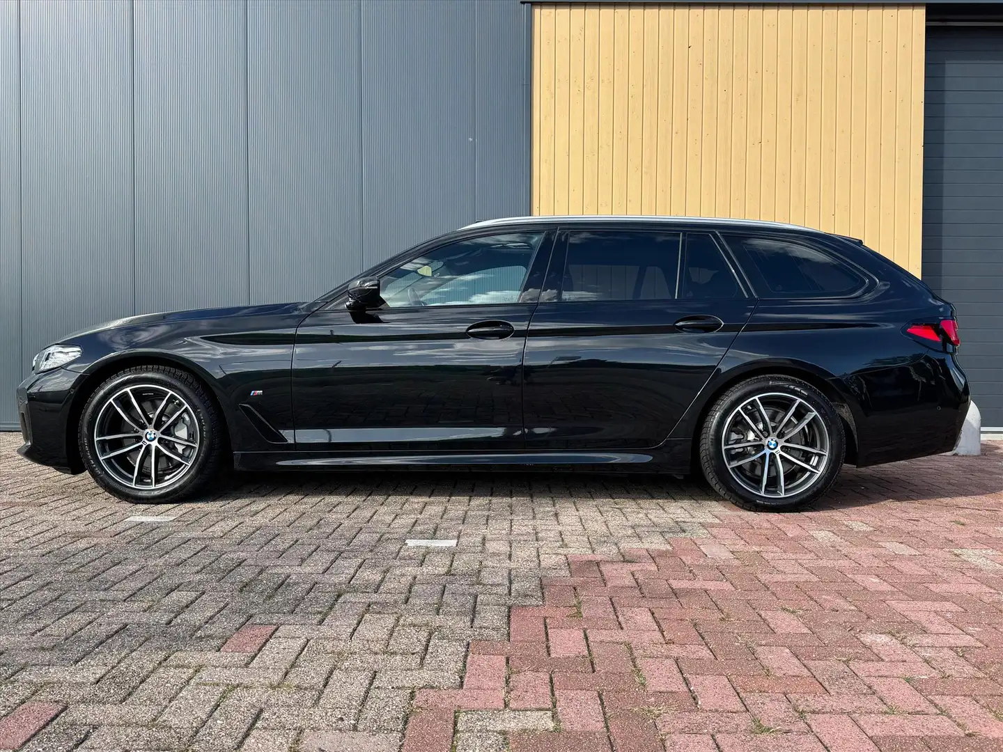 BMW 530 5-Serie Touring (g31) 530i 252pk xDrive Business E Noir - 2