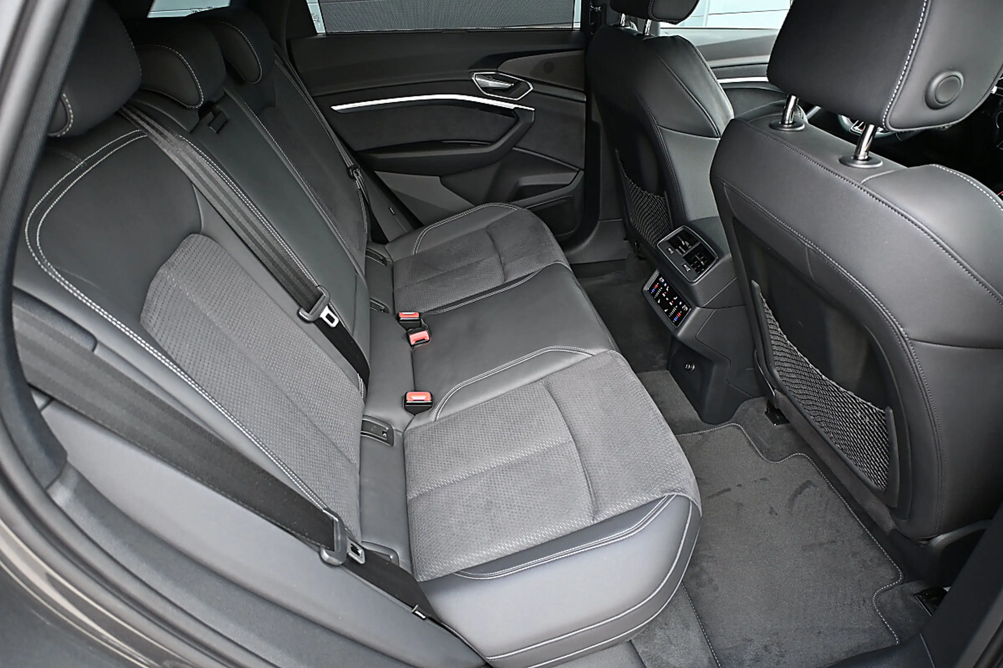 Audi e-tron quattro 95kWh S ACC, HeadUp, 360 CAM, MatrixLED... — photo 12