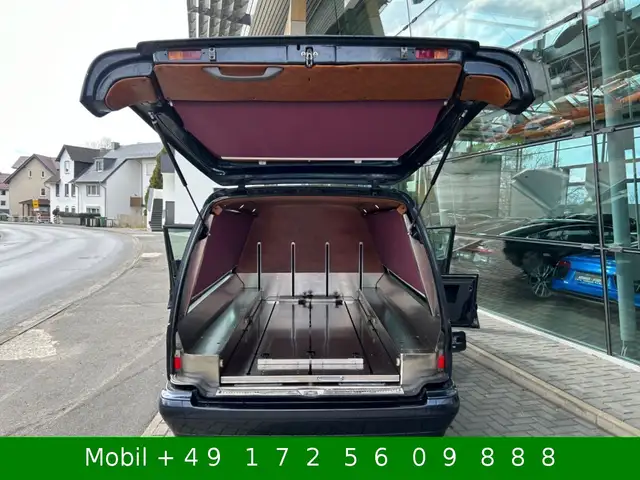 Mercedes-Benz 220 view 4