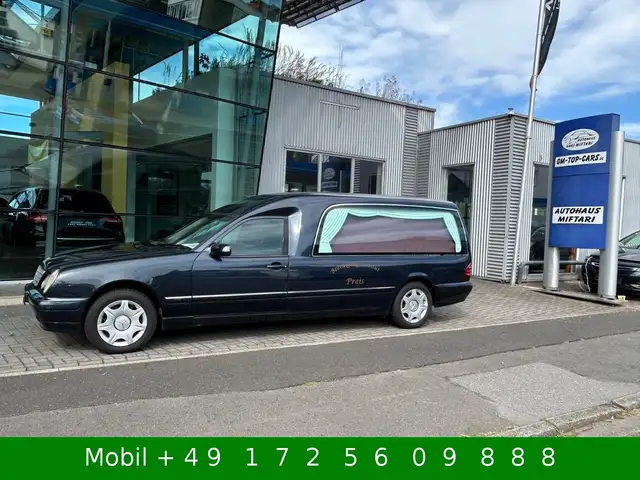 Mercedes-Benz 220 main image