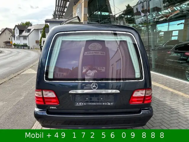 Mercedes-Benz 220 view 5