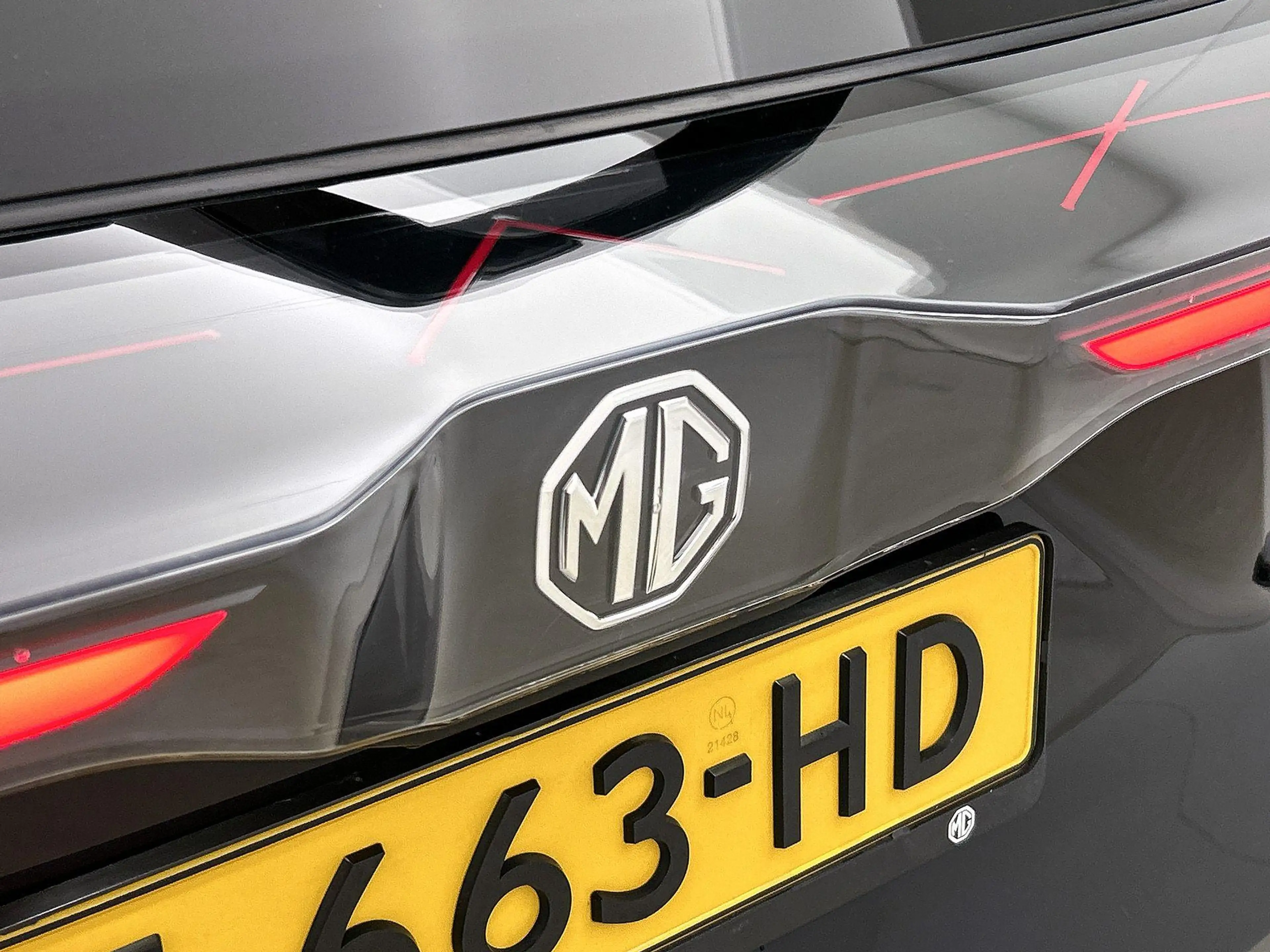 MG MG4 Luxury 64 kWh LM Velgen | Trekhaak | Climate Contr — photo 11