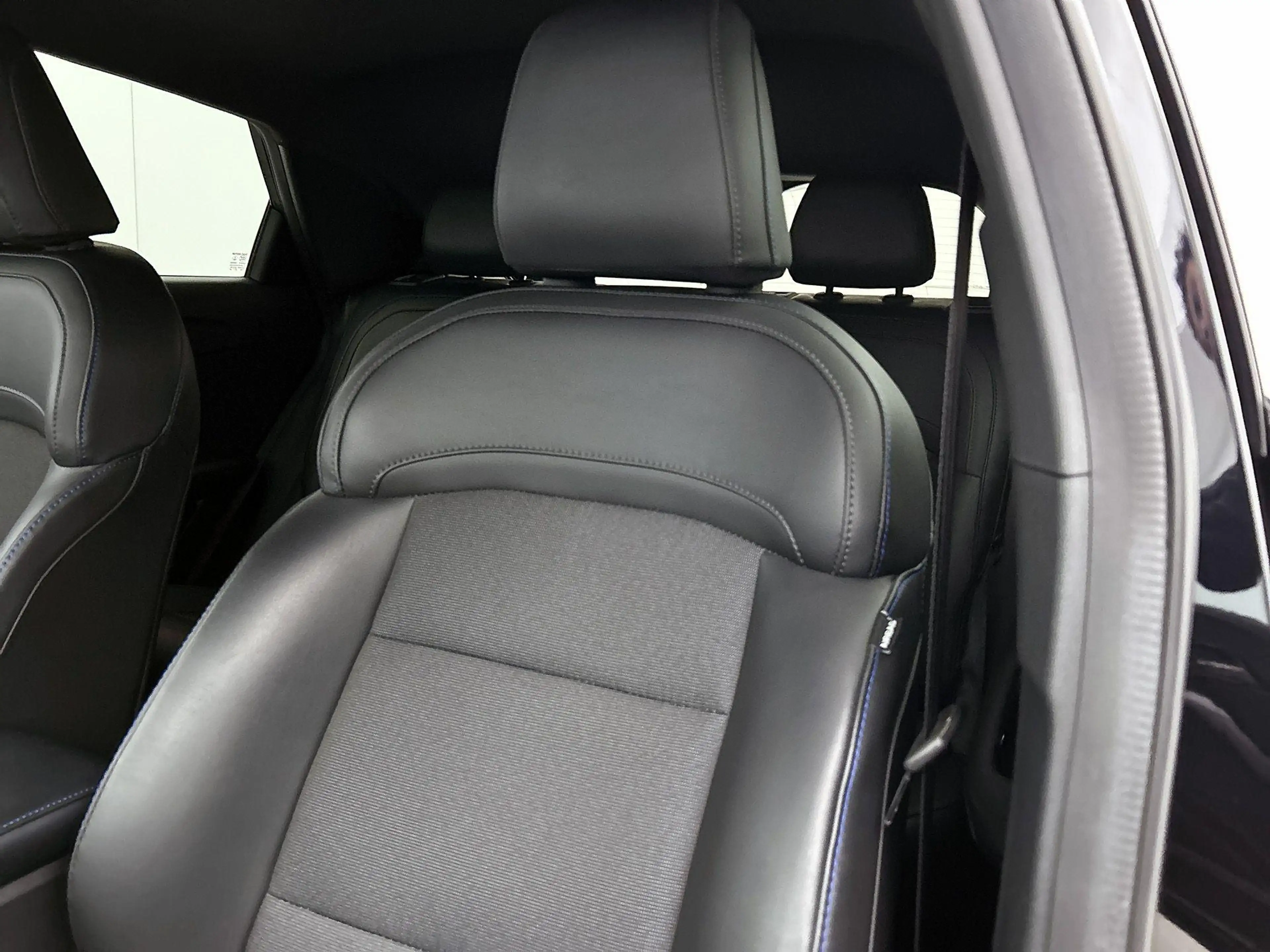 MG MG4 Luxury 64 kWh LM Velgen | Trekhaak | Climate Contr — photo 13