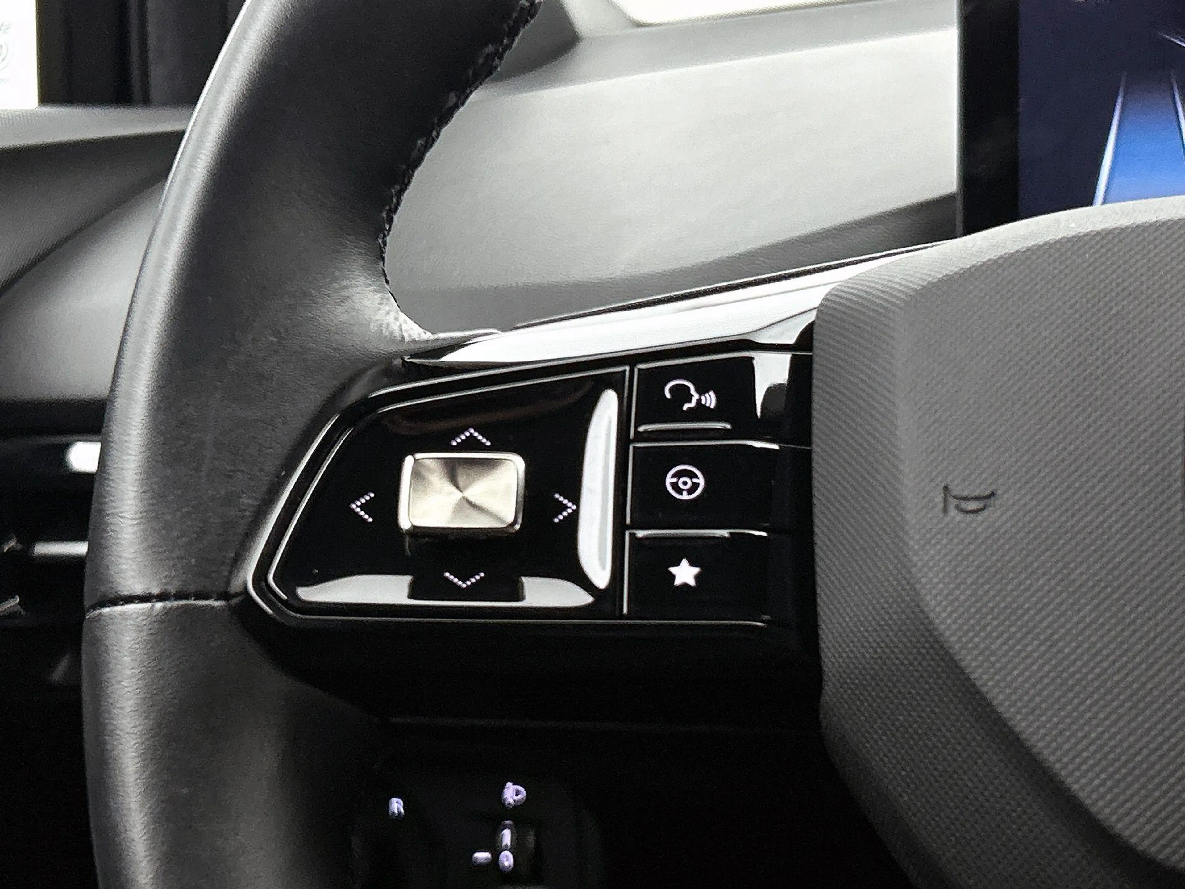 MG MG4 Luxury 64 kWh LM Velgen | Trekhaak | Climate Contr — photo 6