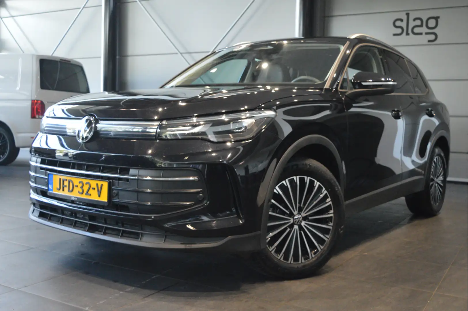 Volkswagen Tiguan 2.0 tdi navi camera keyless cruise led trekhaak 18 Noir - 1
