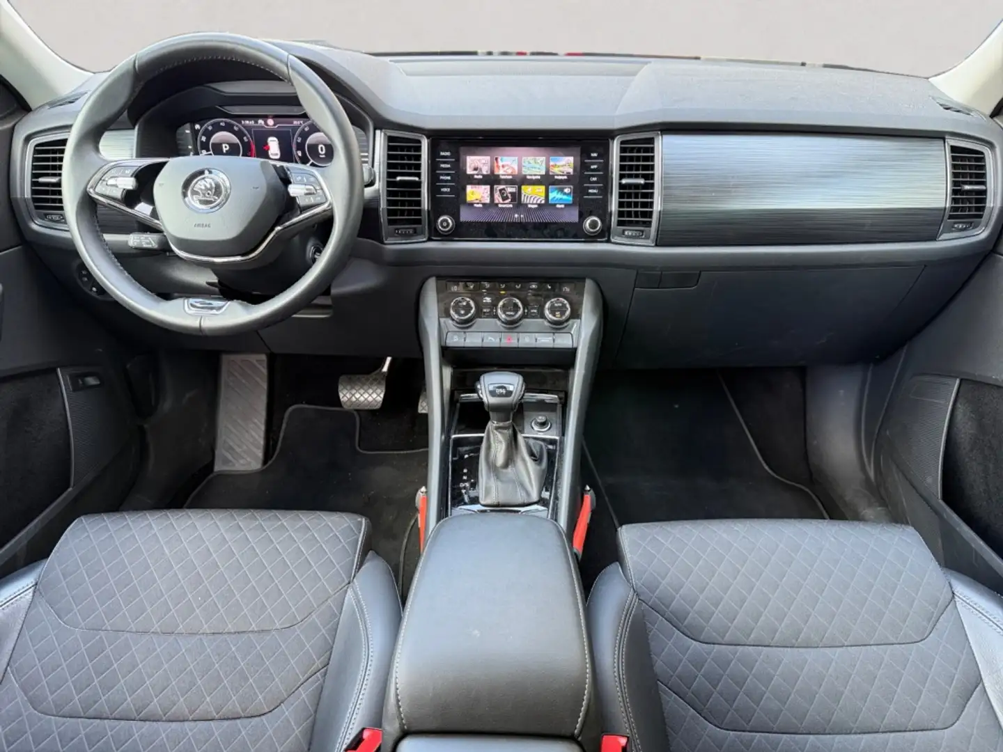 Skoda Kodiaq 1.5 TSI Business Edition Gris - 2
