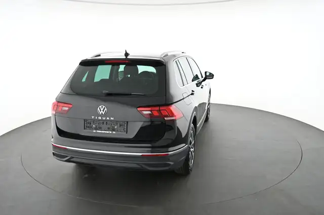 Volkswagen Tiguan view 12