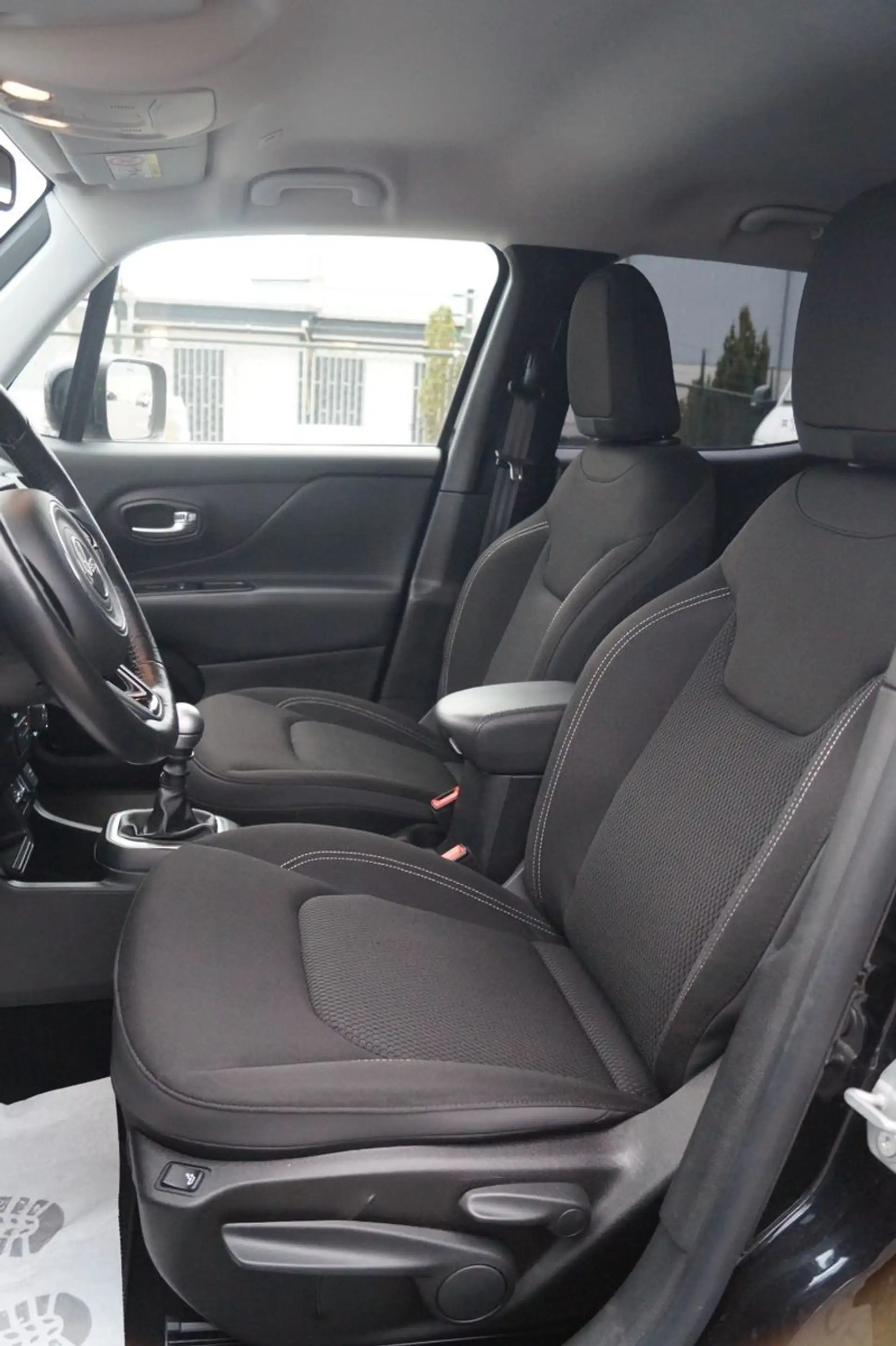Jeep Renegade Limited *Kamera*Navi*Allwetter*Totwinke — photo 14